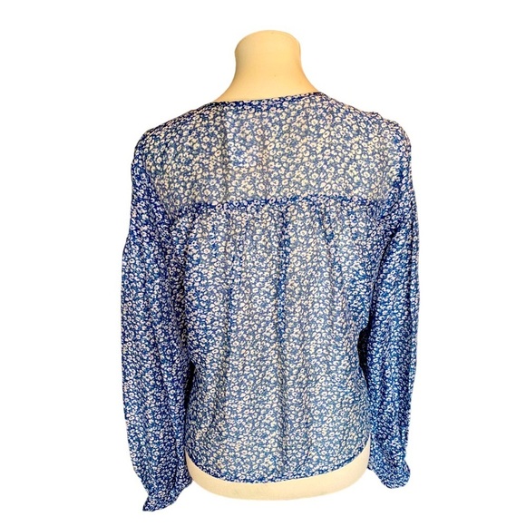 NWT Abercrombie Blue and White Floral - Picture 2 of 9